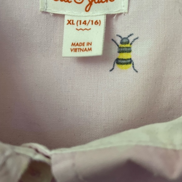 Girl’s light pink bee short. - Picture 3 of 4